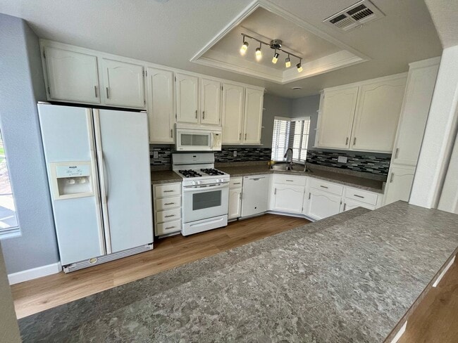 Foto del edificio - Gorgeous 3 bedroom 2 bath Rancho del Oro C...