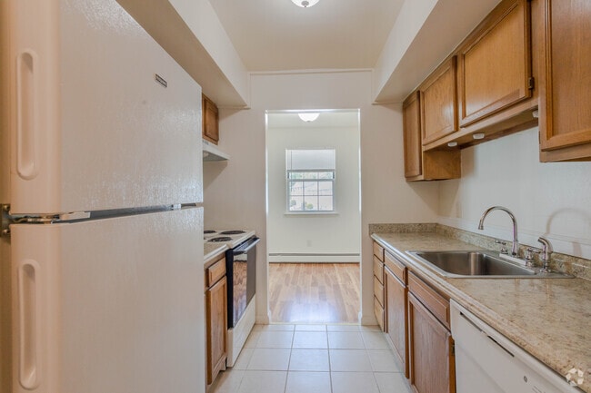 Kitchen - 1BR - Colonial Manor Apartments