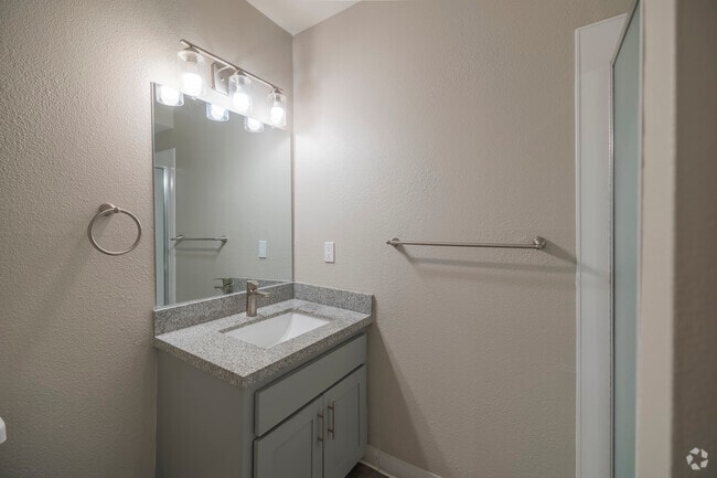 3BR, 2BA - 1,112 SF - Bathroom - The Mews at Dixon Farm