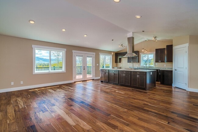 Foto del edificio - 7140 Buckhorn Ln