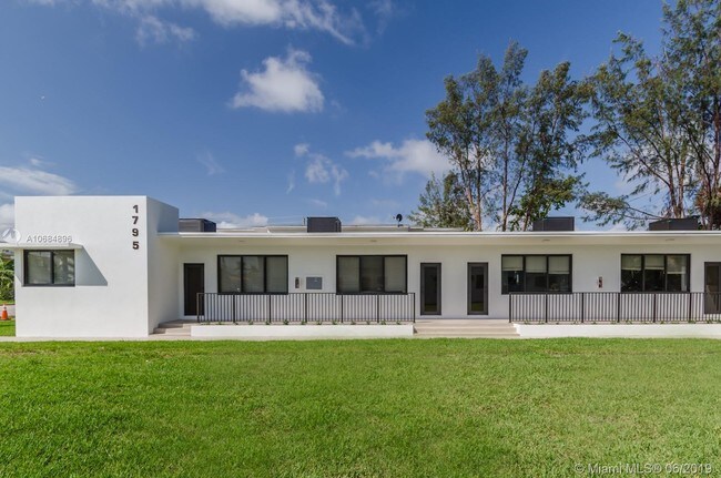 Building Photo - 1795 Normandy Dr