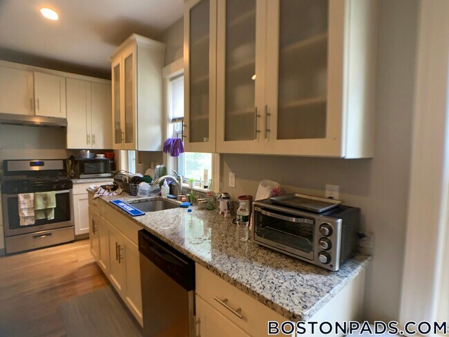 Foto del edificio - 24 Greenleaf Ave
