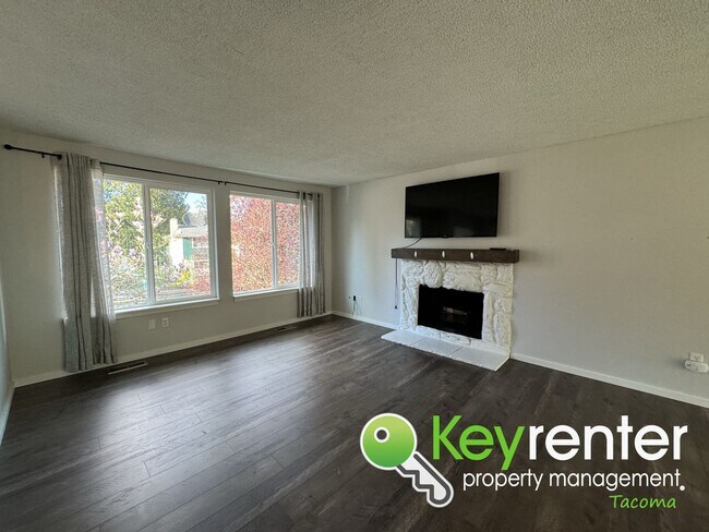 Foto del edificio - Puyallup Dream Home with Pool/Hot Tub and ...