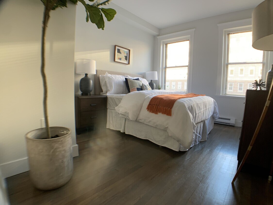 Foto principal - 77 Park Dr