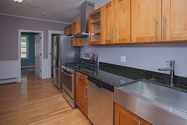 Foto del edificio - 173 Rindge Ave