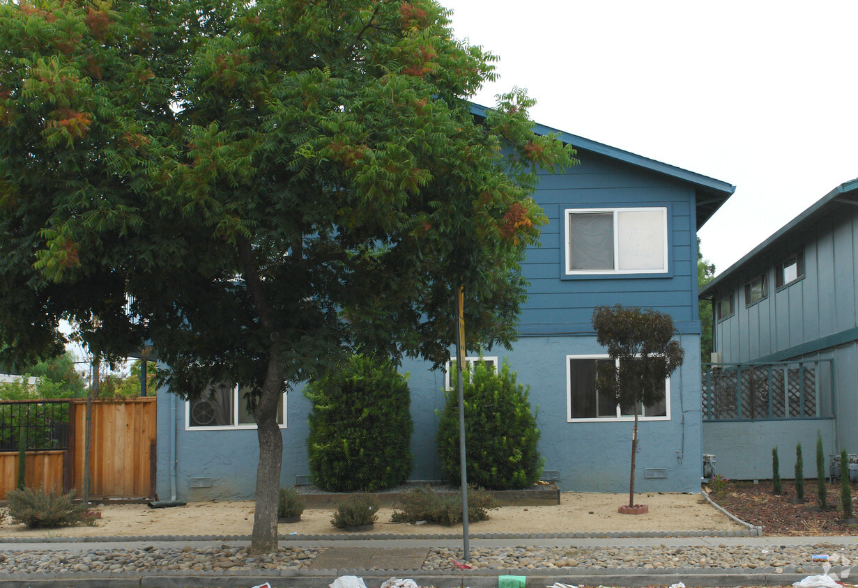 Building Photo - 1643 Merrill Dr