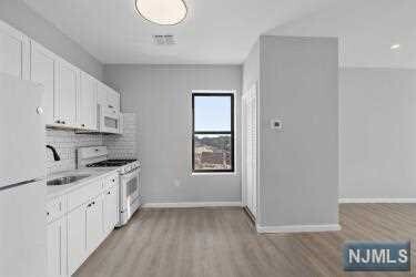 Building Photo - 118 2nd