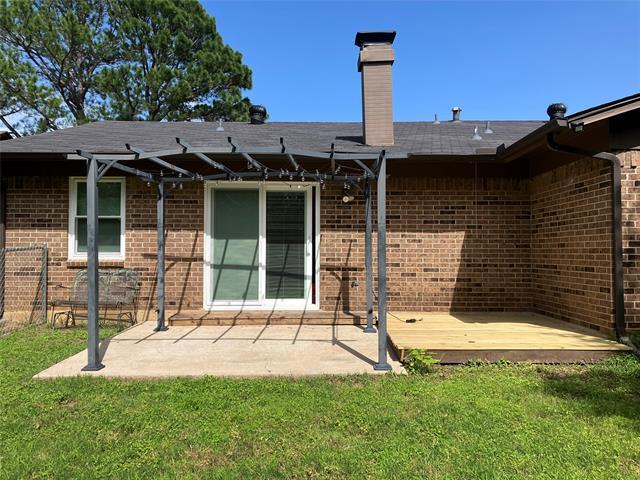 Building Photo - 2402 Leslie St
