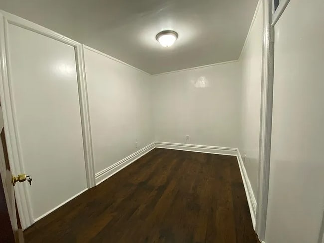 Building Photo - 362 E 198th St