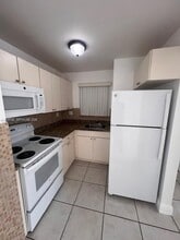 Building Photo - 8870 Fontainebleau Blvd