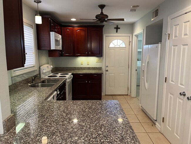 Cocina - 6803 Louisville St