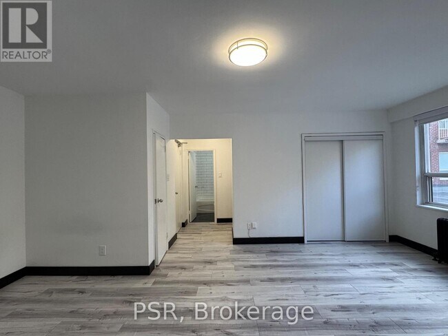 Photo du bâtiment - 600 Eglinton Ave W