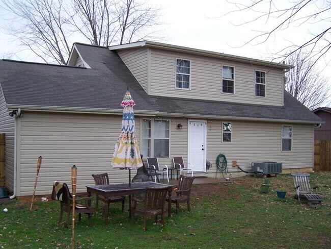 Foto del edificio - Charming 4-Bedroom Cape Cod Home in Knoxville