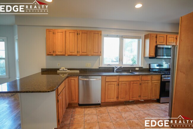 Building Photo - 62 Dracut St