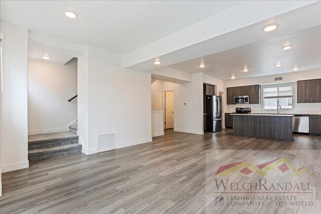 Foto del edificio - Beautiful 3 Bed 2.5 Bath Townhome in West ...