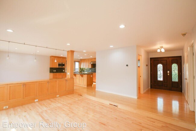 Building Photo - 3 br, 3 bath House - 10746 Linda Vista Dr