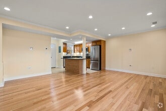 Building Photo - 274 Independence Dr
