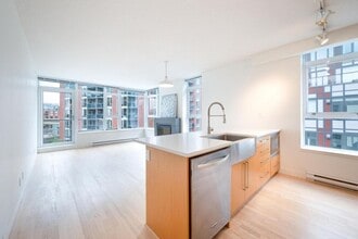 Building Photo - 1 E 7th Ave