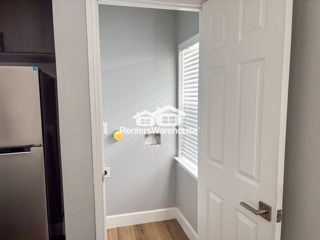 Foto del edificio - 7826 Gladstone St