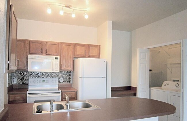Foto del edificio - 8213 Claire Ann Dr
