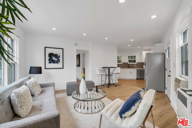 sala de estar - 912 Sanborn Ave