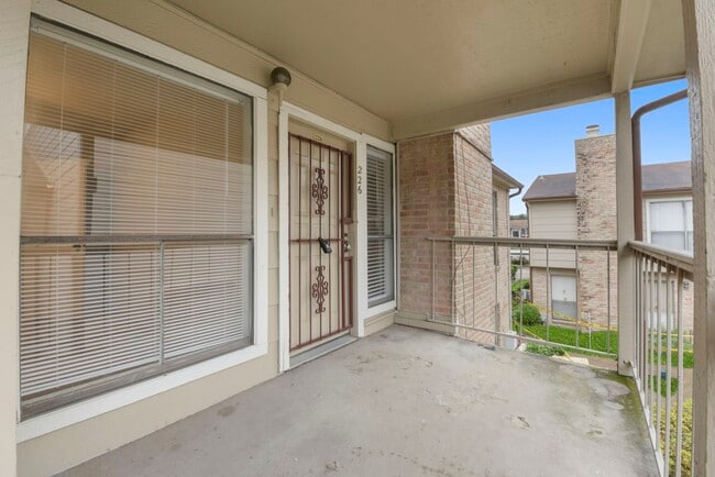 Building Photo - 2100 Wilcrest Dr