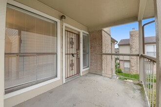 Building Photo - 2100 Wilcrest Dr