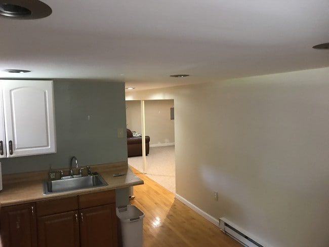 Kitchen area - 3 Glenn St