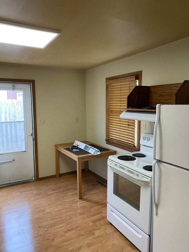 Kitchen - 709 Arrow Ave NE