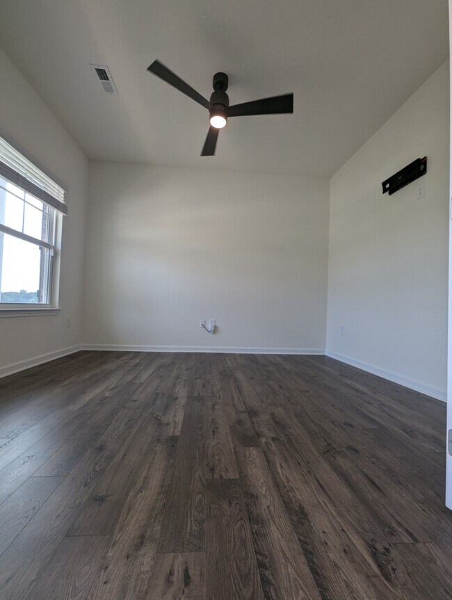 Foto del edificio - 1045 Curly Top Ln