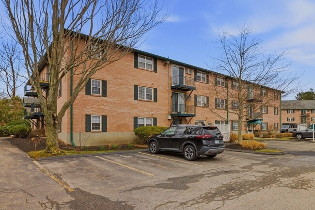 Building Photo - 559 Sagamore Ave