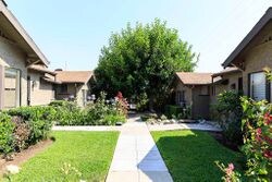 Foto del edificio - 247 W Foothill Blvd