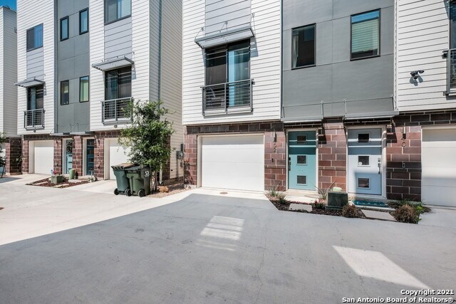 Primary Photo - 303 W Cypress St