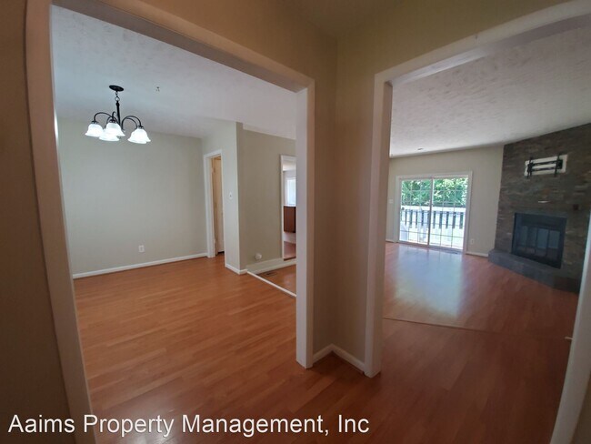 Building Photo - 3 br, 2 bath House - 6400 Hollyhock Court