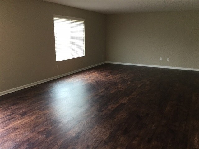 Building Photo - 8553 Beechwood Ct