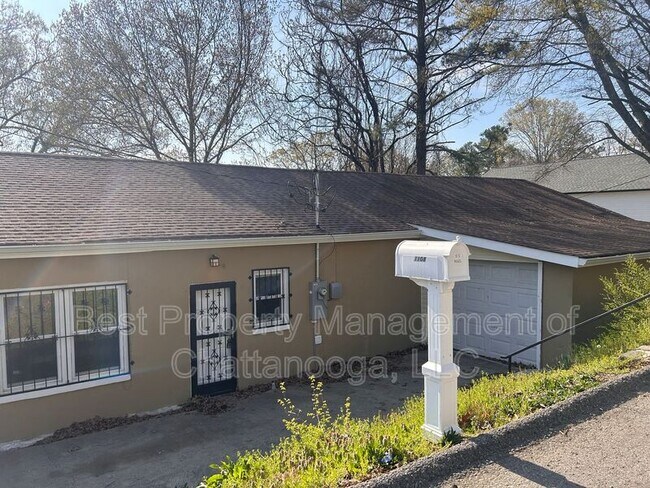 Building Photo - 1108 Line St