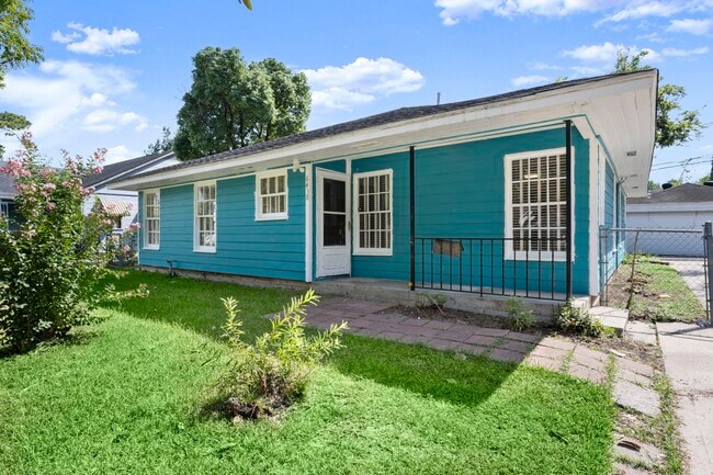 Foto del edificio - 6438 Pinehurst Dr