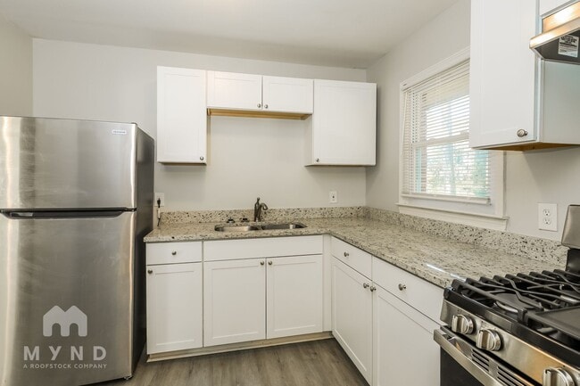 Building Photo - 4769 Ridgewood Dr