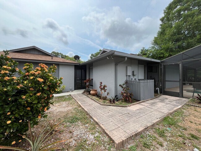 Foto del edificio - 2 Bed 2 Bath Fully Furnished Home With Poo...