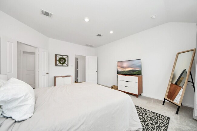 Building Photo - Immediate Move-In Ready 3-Bedroom Home in Rosharon. Comfort, Space & Easy Living