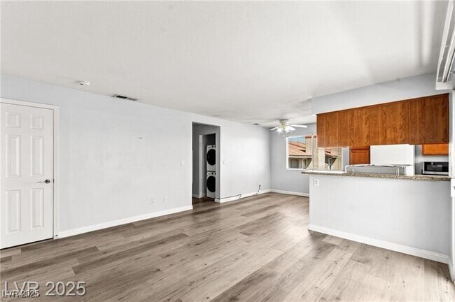 Foto del edificio - 7300 W Pirates Cove Rd