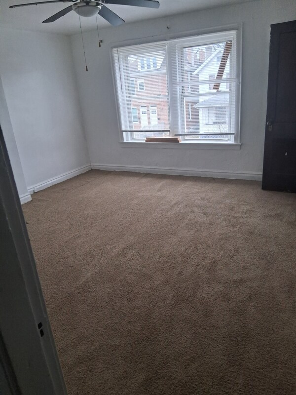 Foto del edificio - 528 Lilley Ave