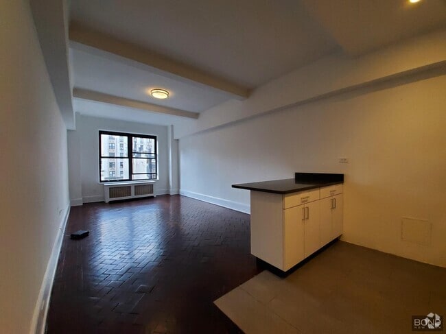 Building Photo - 160 W 73rd St
