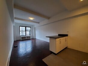 Building Photo - 160 W 73rd St