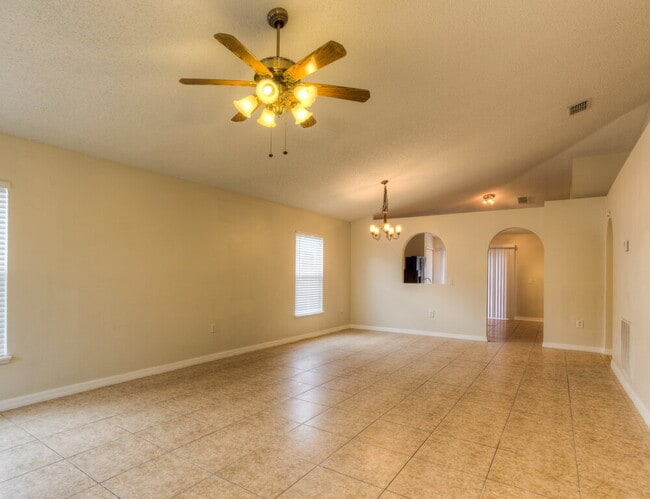 Building Photo - 2850 Afton Cir