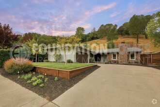 Building Photo - 1080 Calle Paseo