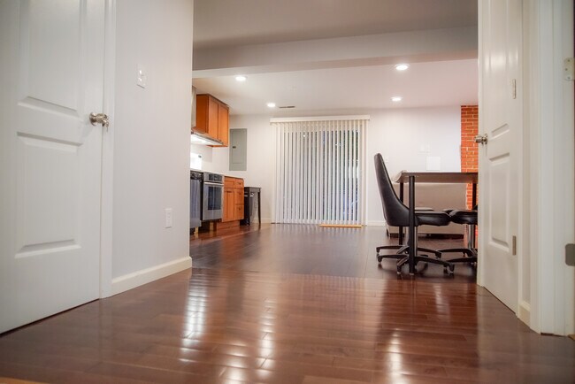 Building Photo - 5811 Robins Nest Ct