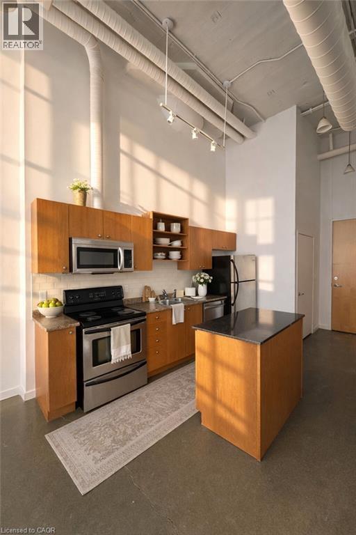 Building Photo - 410 King St W