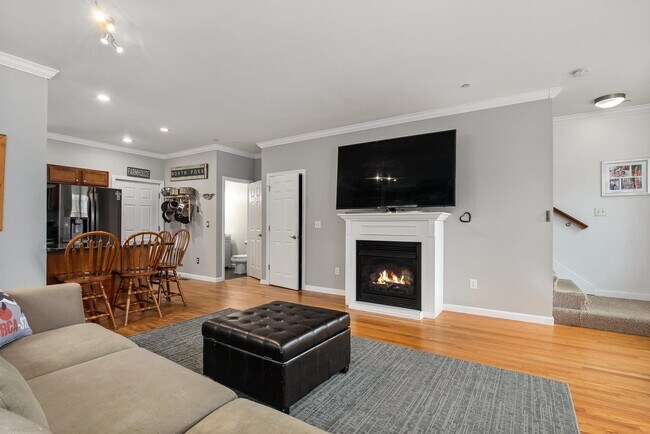 Building Photo - 9 Falkland Pl