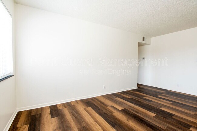 Foto del edificio - 1800 E 1st St N